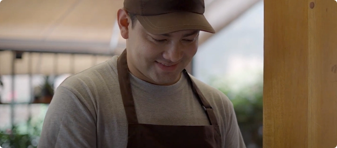 mesero de Brot usando pos toteat