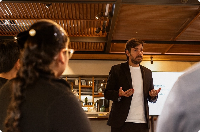 rafael rincon dando una charla