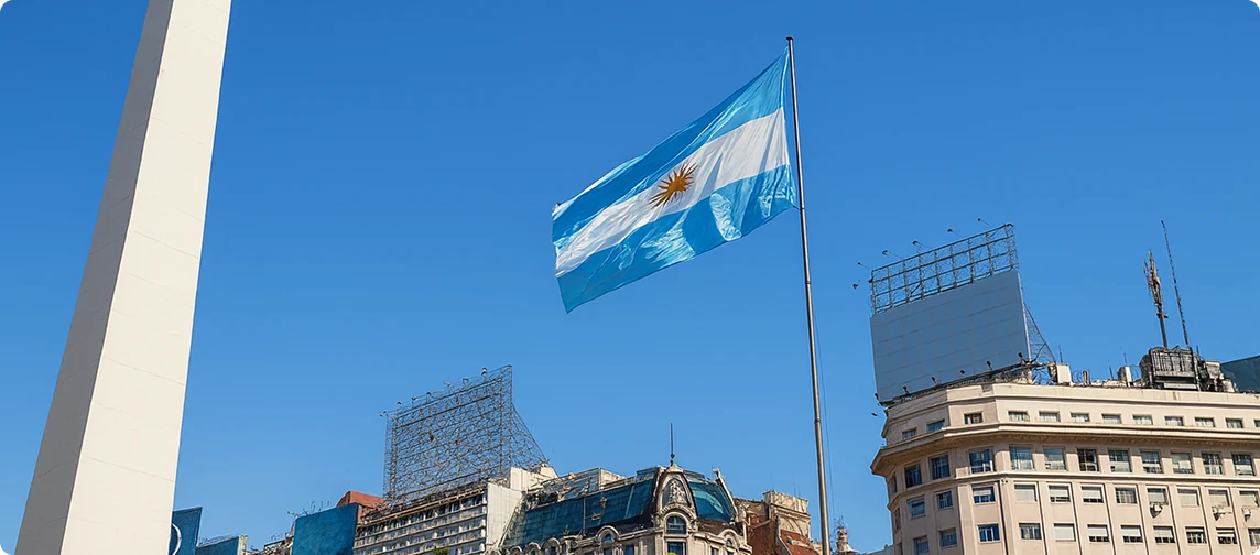 bandera de argentina con obelisco